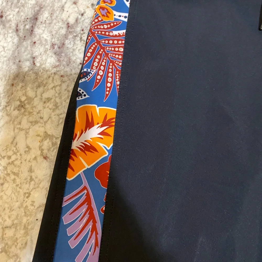 RVCA‎ Mens Board Shorts Size 30 Black Tropical Floral Side Panel  NEW